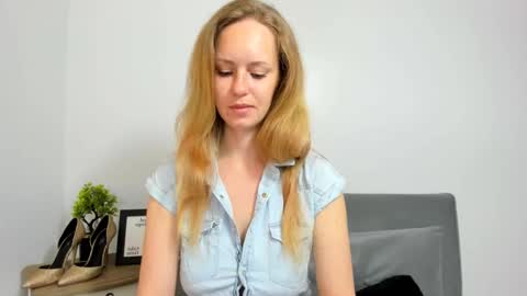 Snapshot of lyrafantasy chatting on September 29, 6:51 am Lura online show from September 29, 6:51 am