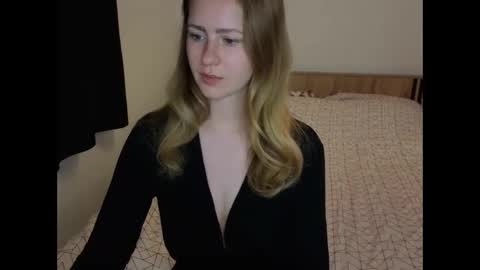 Snapshot of lyrafantasy chatting on May 1, 8:13 pm Lura online show from May 1, 8:13 pm