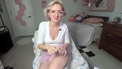 Lyra Greene online show from February 2, 5:39 am