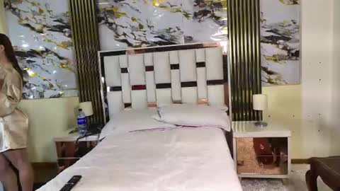 Snapshot of lyraluxxxe chatting on July 6, 7:27 am Lyra-Marco online show from July 6, 7:27 am
