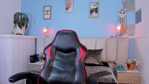 Lizzy smith  online show from January 25, 1:30 pm