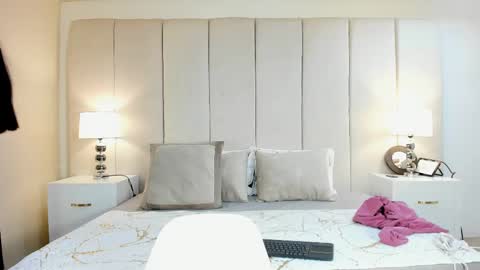 Lizzy smith  online show from February 25, 1:06 pm