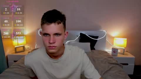 m0neyken_ online show from June 28, 3:01 am