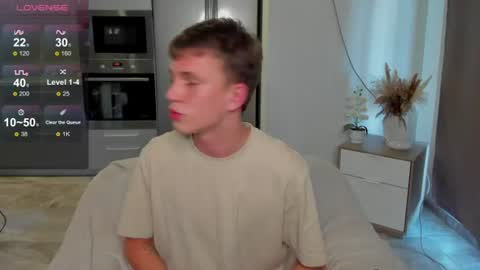 m0neyken_ online show from August 1, 3:39 am