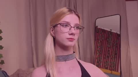 Snapshot of m1aforever chatting on May 10, 5:07 pm catch me on tue 10am-5pm wed 3am-10am fri 3am-5pm sat 10am-5pm sun 10am-5pm online show from May 10, 5:07 pm