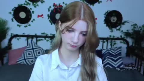Snapshot of m1aforever chatting on July 8, 4:50 am catch me on tue 10am-5pm wed 3am-10am fri 3am-5pm sat 10am-5pm sun 10am-5pm online show from July 8, 4:50 am