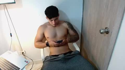 Snapshot of m1chaelx_ chatting on May 7, 3:01 am MICHAEL online show from May 7, 3:01 am