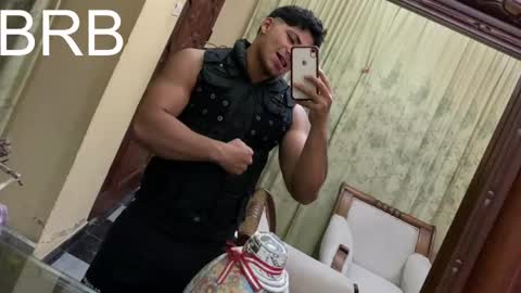 Snapshot of m1chaelx_ chatting on May 24, 2:33 pm MICHAEL online show from May 24, 2:33 pm