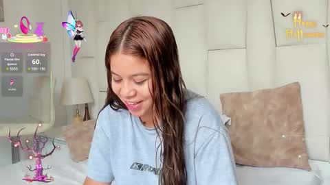 Snapshot of m1lk_choc chatting on November 2, 3:36 pm Mila online show from November 2, 3:36 pm