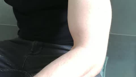 Snapshot of m4dh4tter24 chatting on May 6, 10:53 am m4dh4tter24 online show from May 6, 10:53 am