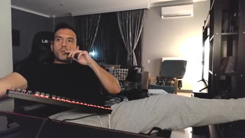 Snapshot of m4st3r_0f_d0m1n4nc3 chatting on December 3, 7:33 pm ready to cum online show from December 3, 7:33 pm