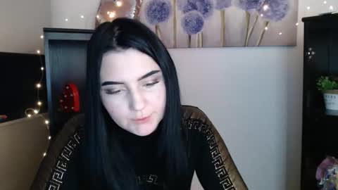 m_i_k_i_ online show from February 5, 5:28 pm