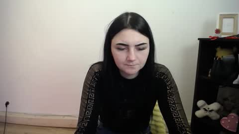 m_i_k_i_ online show from March 4, 12:11 pm