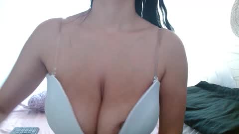 maaddy_thompson online show from November 19, 4:40 pm