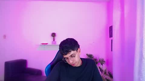 Max online show from April 7, 4:07 pm