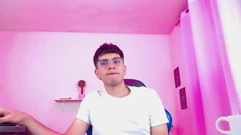 Max online show from April 12, 1:49 pm