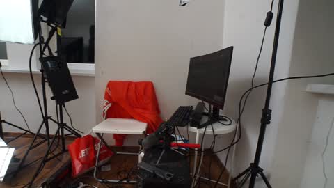 Mac Troy online show from December 3, 6:06 pm