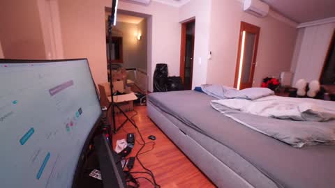 Mac Troy online show from January 14, 9:20 pm