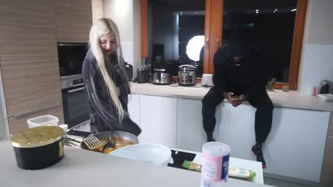 Mac Troy online show from October 9, 6:17 pm