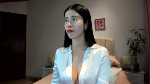 Snapshot of macarena_vallejo_ chatting on June 12, 3:16 am Macarena online show from June 12, 3:16 am