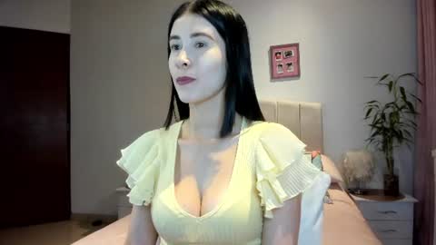 Snapshot of macarena_vallejo_ chatting on June 18, 2:56 am Macarena online show from June 18, 2:56 am