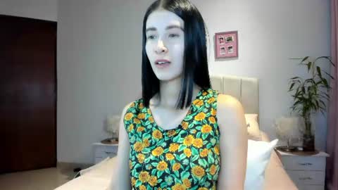 Snapshot of macarena_vallejo_ chatting on June 24, 2:21 am Macarena online show from June 24, 2:21 am