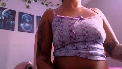 Snapshot of macey_hairy chatting on October 16, 2:29 pm Macey Elliot Modelo Independiente online show from October 16, 2:29 pm