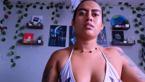 Snapshot of macey_hairy chatting on December 2, 5:19 pm Macey Elliot Modelo Independiente online show from December 2, 5:19 pm