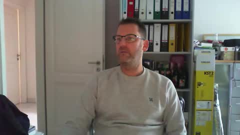 macfly67 online show from November 10, 12:37 pm