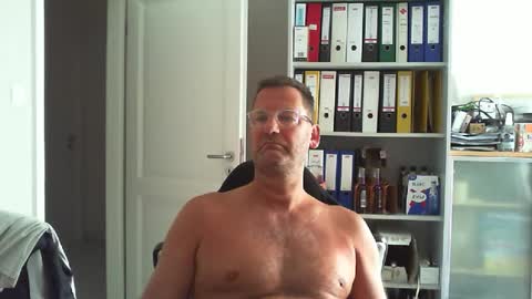 Snapshot of macfly67 chatting on May 29, 6:11 am macfly67 online show from May 29, 6:11 am