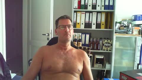 Snapshot of macfly67 chatting on June 17, 5:32 am macfly67 online show from June 17, 5:32 am