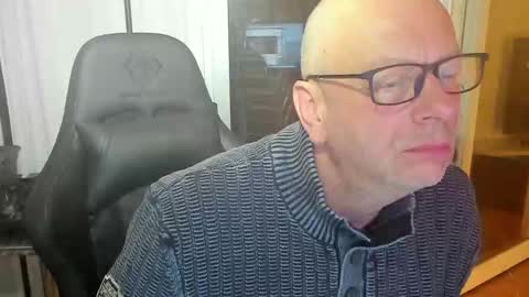 Andy online show from November 27, 6:10 pm