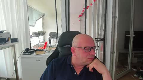 Andy online show from April 28, 5:56 am