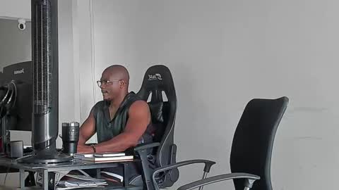 Snapshot of mackbig_dick2 chatting on September 27, 7:08 pm MACKBIG DICK im a damn dominant I like ATMs INSTAGRAM Edwinaragonc online show from September 27, 7:08 pm