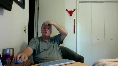 Snapshot of mackdocc001 chatting on April 22, 1:45 pm mackdocc001 online show from April 22, 1:45 pm