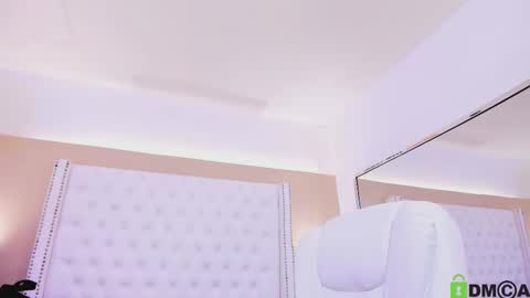 Snapshot of mackenzie_17 chatting on December 2, 4:18 am Mackenzie online show from December 2, 4:18 am