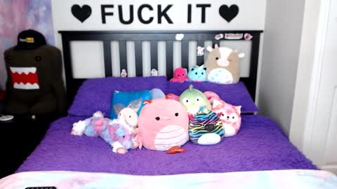 Mackenzie Wolfe online show from December 1, 5:34 am