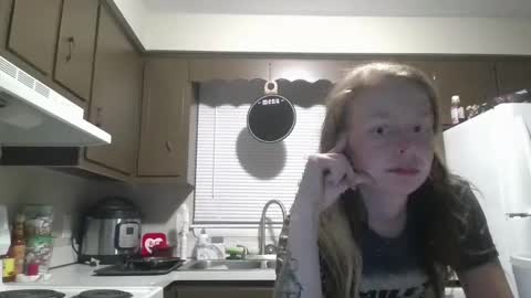Snapshot of mad_hornet1983 chatting on January 20, 2:11 am mad_hornet1983 online show from January 20, 2:11 am