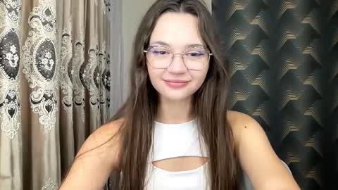 Snapshot of madalenesnedeger chatting on September 19, 4:36 am Alexa online show from September 19, 4:36 am