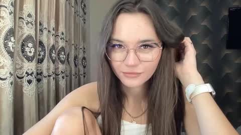 Snapshot of madalenesnedeger chatting on October 1, 2:23 pm Alexa online show from October 1, 2:23 pm