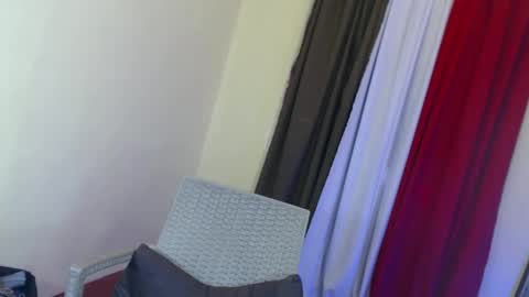 madalina1992 online show from March 3, 7:10 am