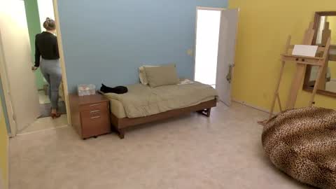 Madam Edgewood online show from July 16, 9:32 pm