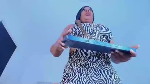Snapshot of madame_ebony chatting on July 17, 12:01 pm Gabriela - Madameebony online show from July 17, 12:01 pm