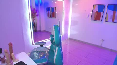 Madame Scarllet  online show from April 14, 11:38 am