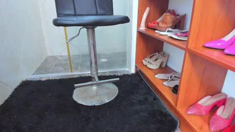 Snapshot of madameheels_ chatting on January 18, 5:37 pm Madame Carla online show from January 18, 5:37 pm
