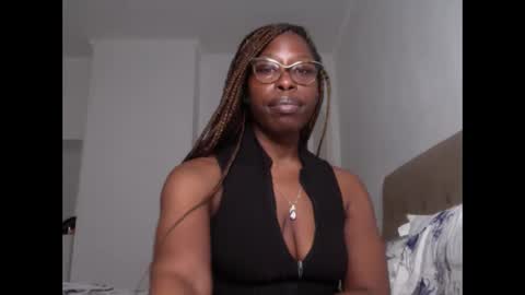 Snapshot of madamindigo chatting on February 16, 10:43 pm YourMadamIndigo online show from February 16, 10:43 pm