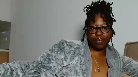 YourMadamIndigo online show from January 8, 5:54 am