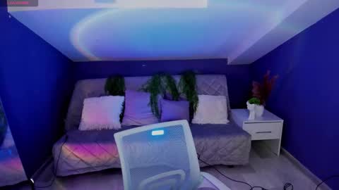 Evelyn online show from October 12, 6:34 am