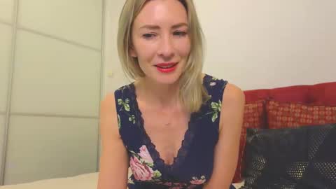 Snapshot of maddalena_ chatting on December 19, 9:17 pm Maddalena online show from December 19, 9:17 pm