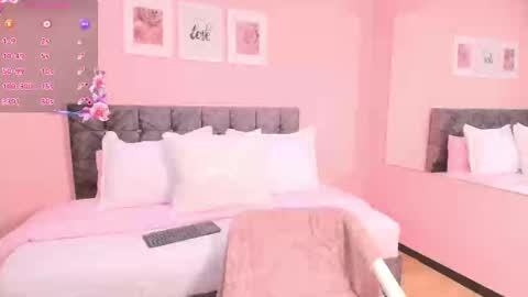 Snapshot of maddie_beauty chatting on September 23, 8:34 pm Maddie online show from September 23, 8:34 pm